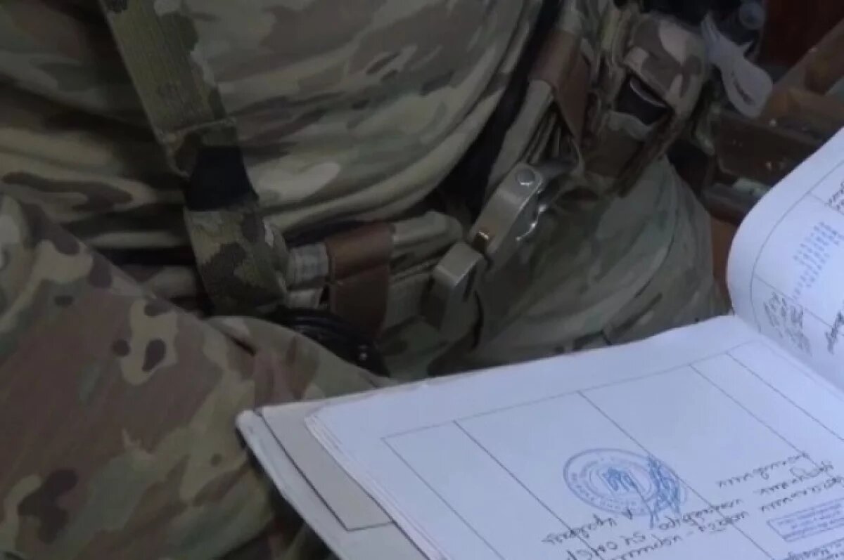    Боец «Ахмата» показал трофейный журнал боевых действий подразделения ВСУ