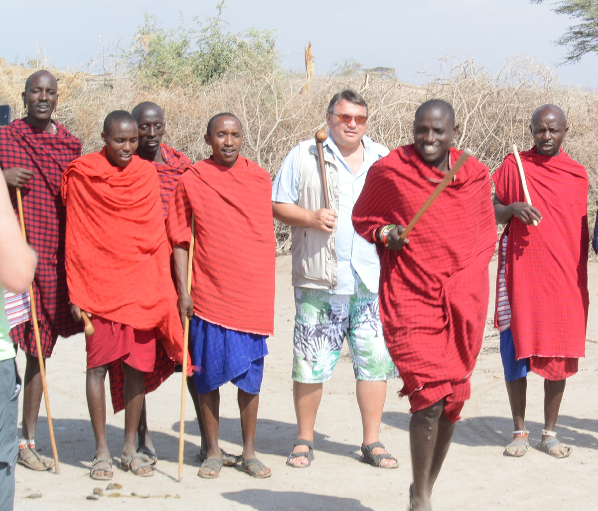Прыгали ребята довольно высоко. 