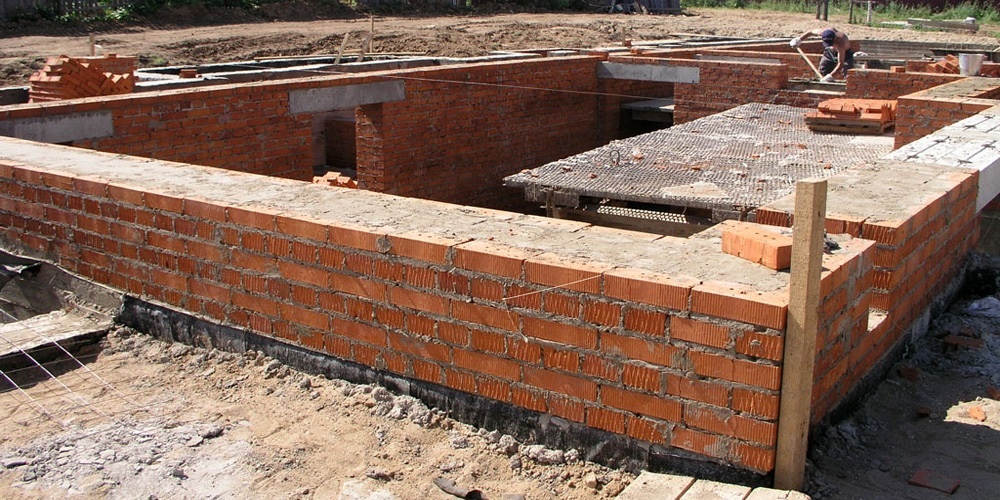 🏠 Зачем нужен цоколь из кирпича для дома?