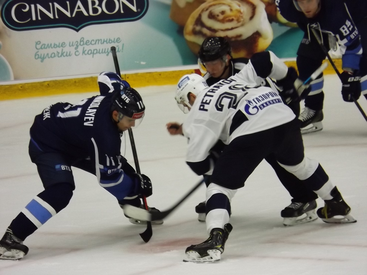 В Санкт-Петербурге "Буран" победил "Динамо" лишь "на шестой приезд"!