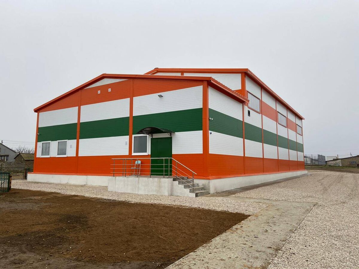 БЫСТРОВОЗВОДИМЫЙ СПОРТ ЗАЛ 15Х30Х6 В С. САРЫ-БАШ, КРЫМ, РОССИЯ