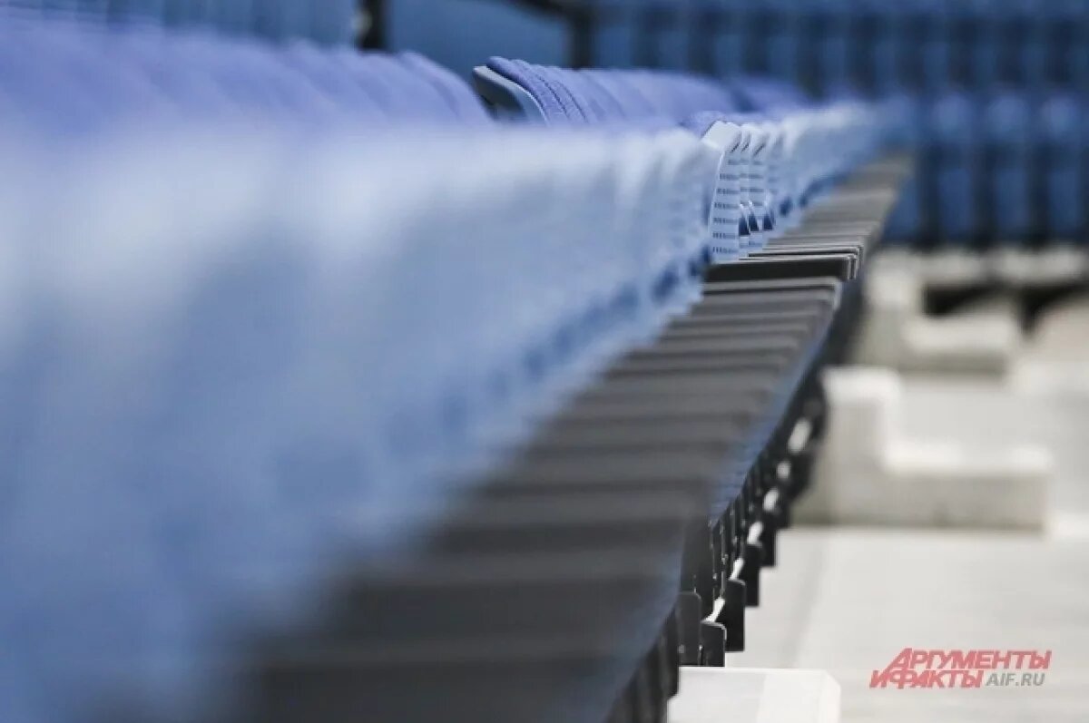    В центре Омска у стадиона «Динамо» рухнула крыша прямо на трибуны