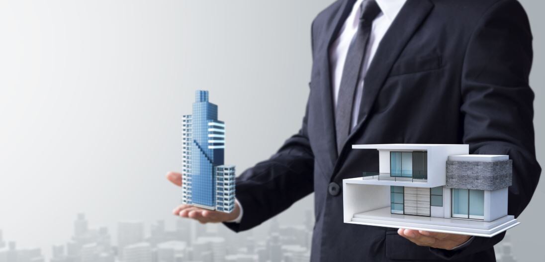 Инвестиции в коммерческую недвижимость — это один из самых надежных способов приумножить капитал. Однако, чтобы не прогадать, важно правильно оценить объект. Оценка коммерческой недвижимости — это не только про цифры, но и про анализ рынка, перспектив и рисков. В этой статье мы разберем, как оценить коммерческую недвижимость шаг за шагом.