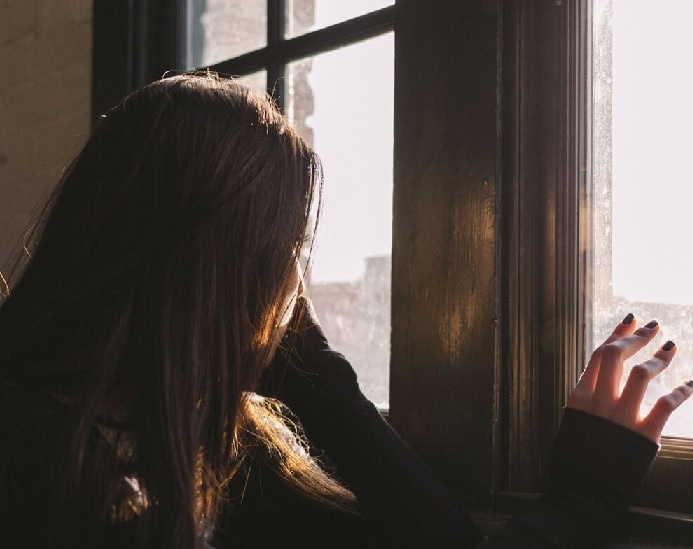 грустная девушка