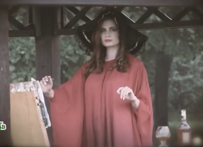 Нина Черепанова в образе художницы, выигравшей "Волгу" в лоторее. 