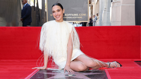    Звезда "Чудо-женщины" Галь Гадот получила звезду на Аллее славы в Голливуде ©REUTERS