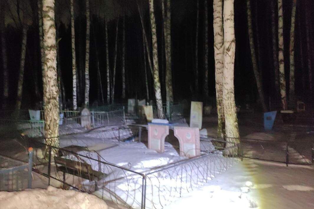 Фото от Следственного комитета с кладбища. Фото: СУ СК РФ