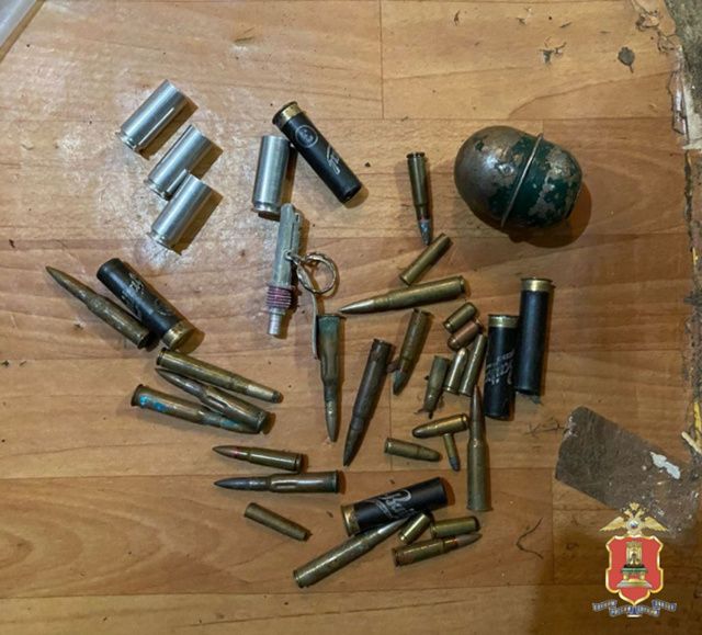 В Твери у жителя Заволжья изъяли незаконно хранящиеся гранату и патроны