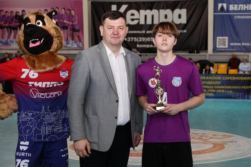    Иван Близнецов с индивидуальной наградой