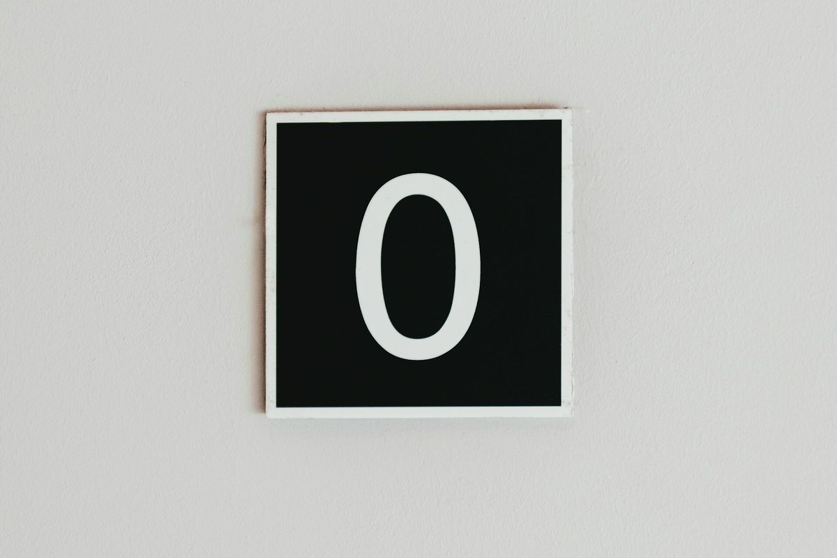     Вопрос, волнующий еще со школьных времен: ноль — это четное или нечетное число?