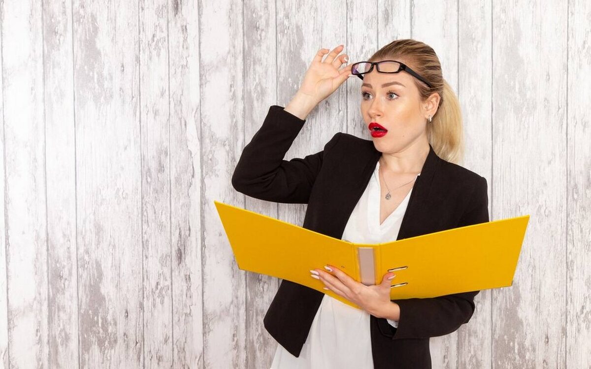    В Липецке руководители чаще благодарят тех, кому мало платят от KamranAydinov на Freepik