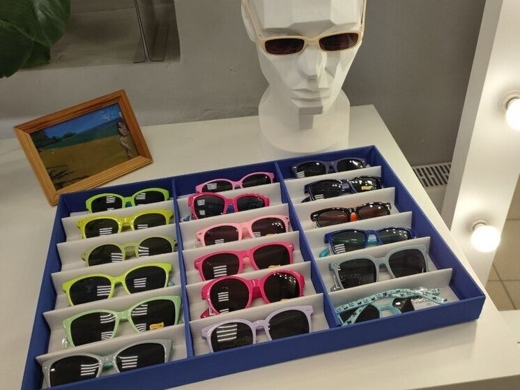     В марте-апреле солнцезащитные очки — не просто аксессуар, а необходимость. Фото: Архив МК в Великом Новгороде