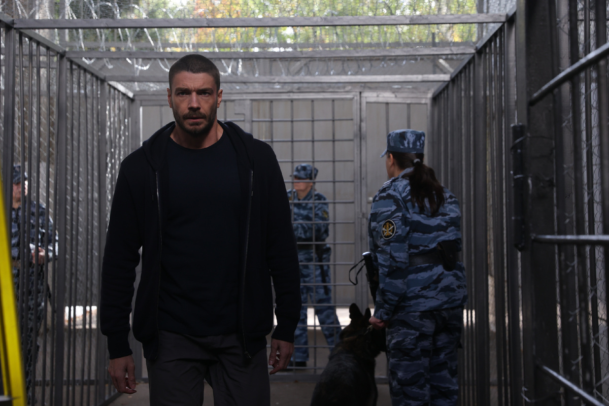 Максим Матвеев в роли Артема Стрелецкого