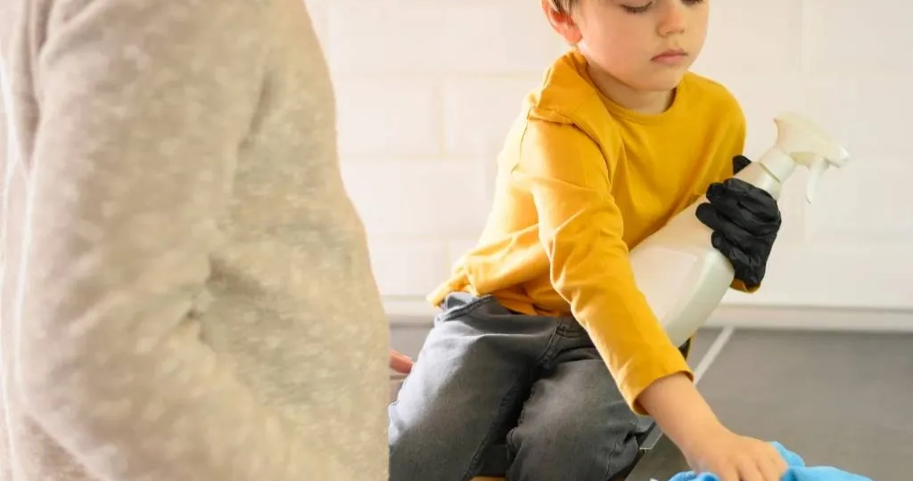 Разбросанные игрушки, бардак и неряшливость – как можно научить детей аккуратности и порядку