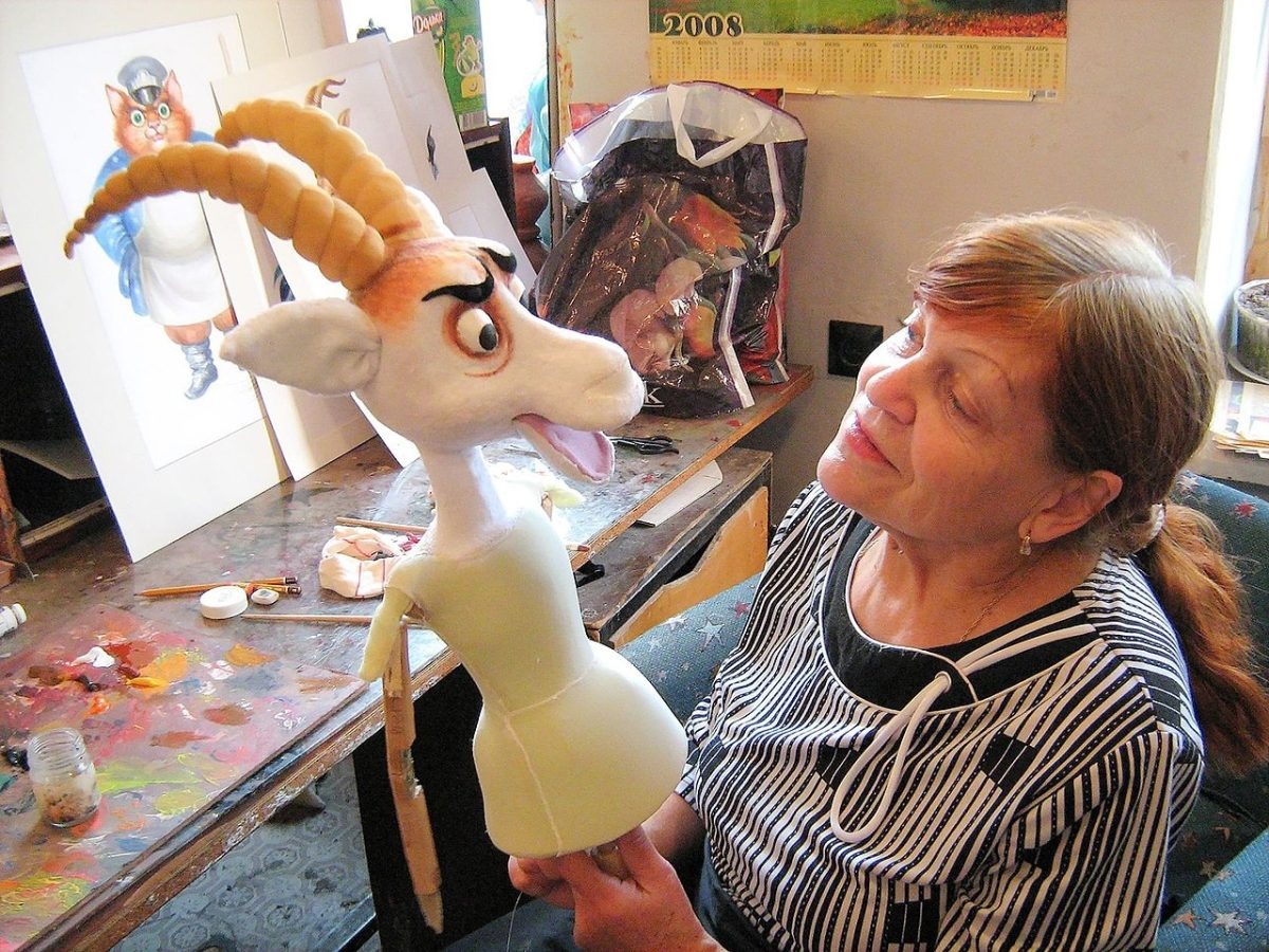    Козликов к разным сказкам мастер сделала множество. Один из них живёт теперь в музее «Союзмультфильма» и путешествует по выставкам