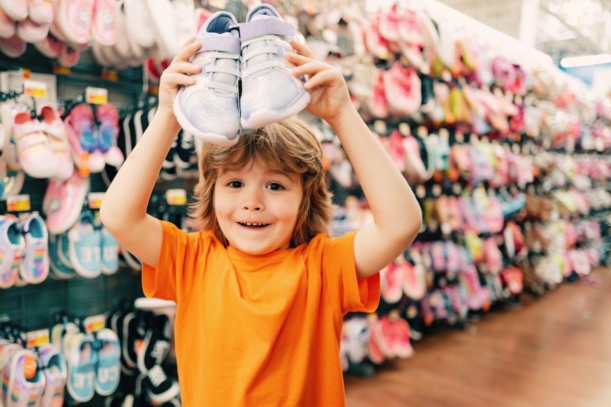 Детские ботинки должны быть не только красивыми, но и удобными. Источник: Shutterstock📷
