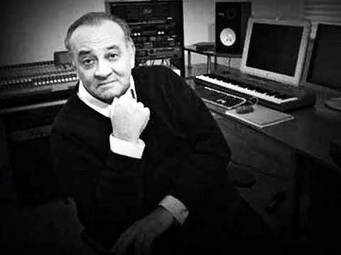 Анджело Бадаламенти (иногда упоминается как Энди Бадале; 22 марта 1937, Нью-Йорк — 11 декабря 2022, Линкольн-Парк, Нью-Джерси) — американский пианист и кинокомпозитор. Всего написал музыку более чем к 70 фильмам и телесериалам, в том числе - большая часть фильмов Дэвида Линча, картины "Пляж", "Секретарша", "Долгая помолвка" и "Сталинград" 