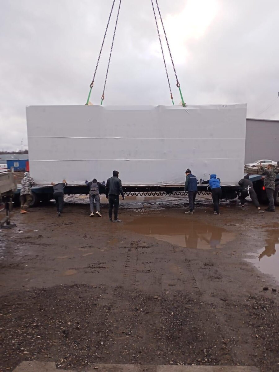 Упаковка груза на улице