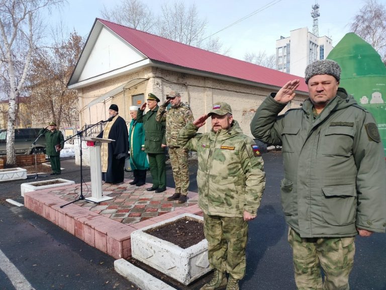    20 добровольцев отправились в зону СВО из Оренбурга Оренбуржье