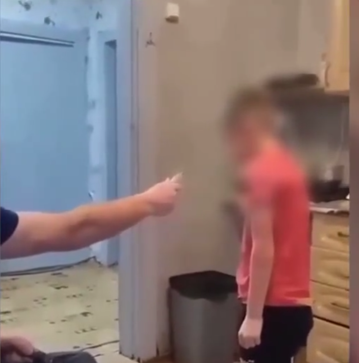 Мам я пью и курю. Мемы про бросание пить. Мам я пью и курю. Мама не пей плакат. Мам я пью и курю.