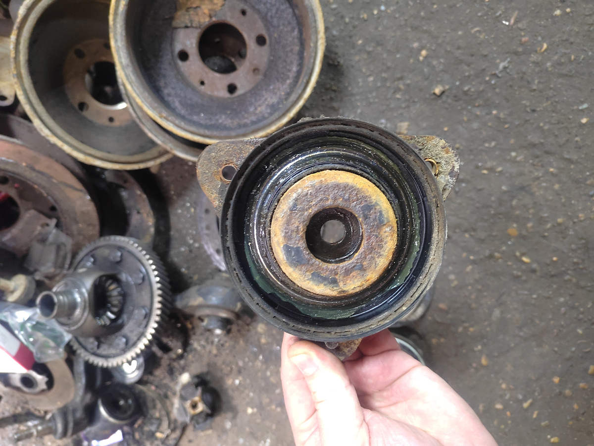 Верхняя часть опорного подшипника