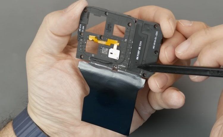    Расположение модуля NFC в корпусе смартфона POCO X6 Pro. Фото: Smart from China