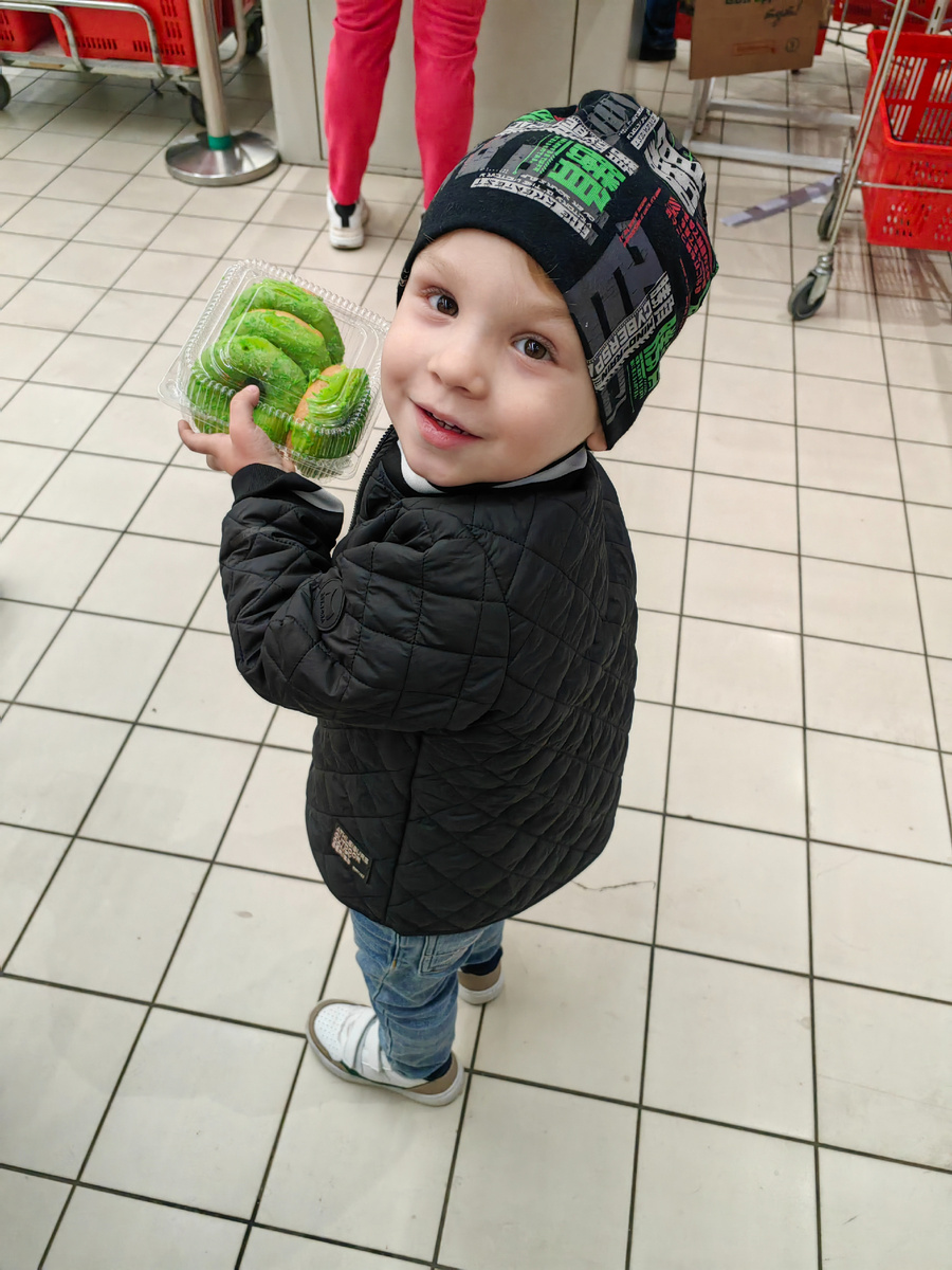 Мой ребенок и жуткие пончики из Ашана, которые съел муж.