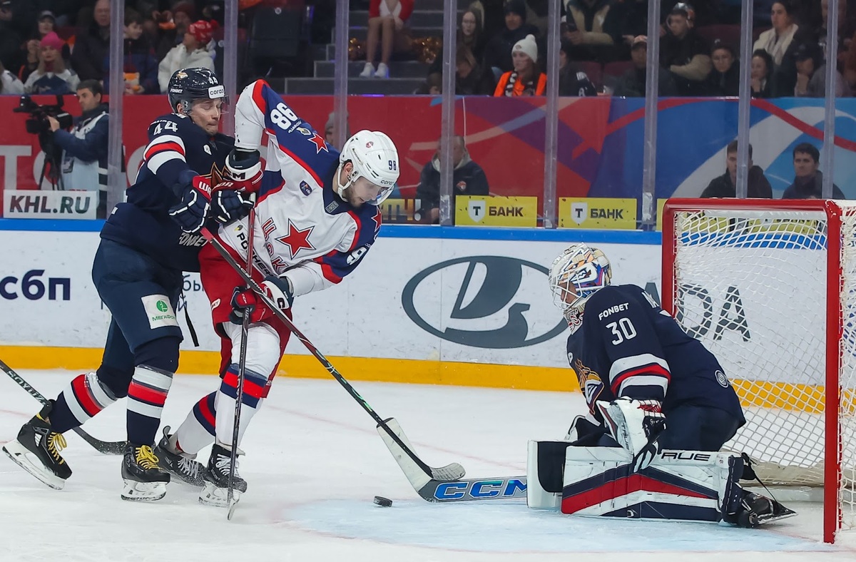 Игра всем понравилась, но техника подвела: во втором периоде лед начал подтаивать. После матча Россия и ОАЭ договорились развивать хоккей и проводить совместные игры в дальнейшем