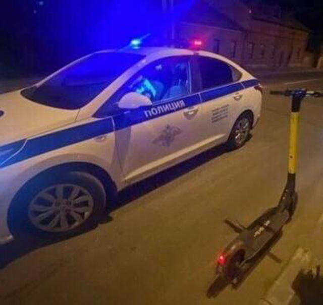 Электросамокатчики в Твери не успели выехать – сразу стали нарушать