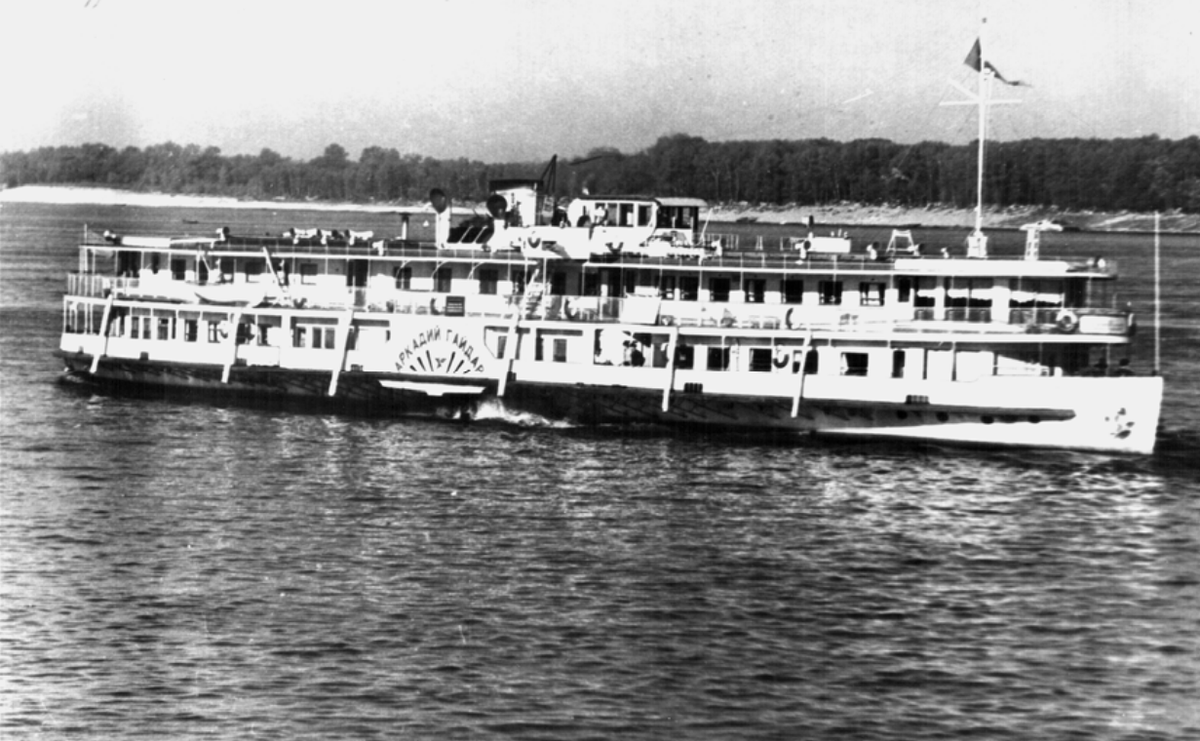 Головное судно проекта 737А «Аркадий Гайдар». Фото Станислава Парфенова, из книги Казанцева Е.Н. «Проект 737».