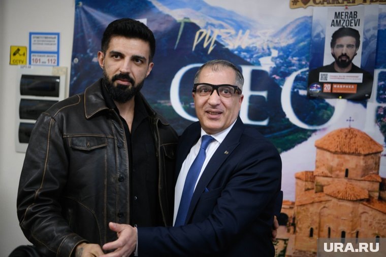 Звездного гостя встречали громко и вкусно. Фото: Илья Московец © URA.RU