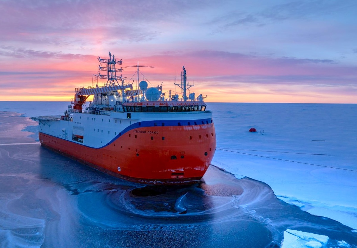 ЛСП в дрейфе. Близится окончание полярной ночи. Источник: aari.ru