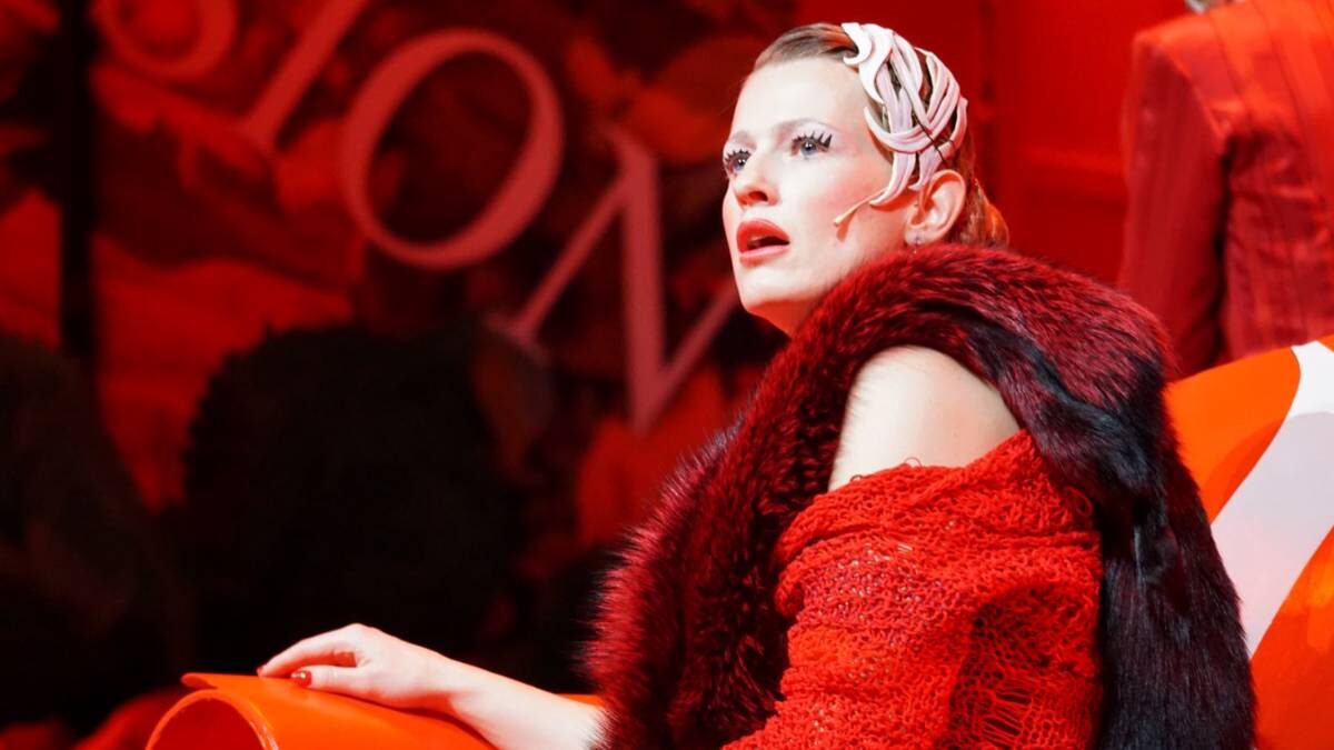    Софья Эрнст в спектакле «8 разгневанных женщин» в роли Огюстины / Фото: Динара Кафискина