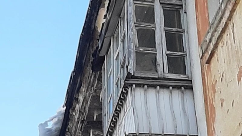     Сход снега на ул. Профинтерна altapress.ru