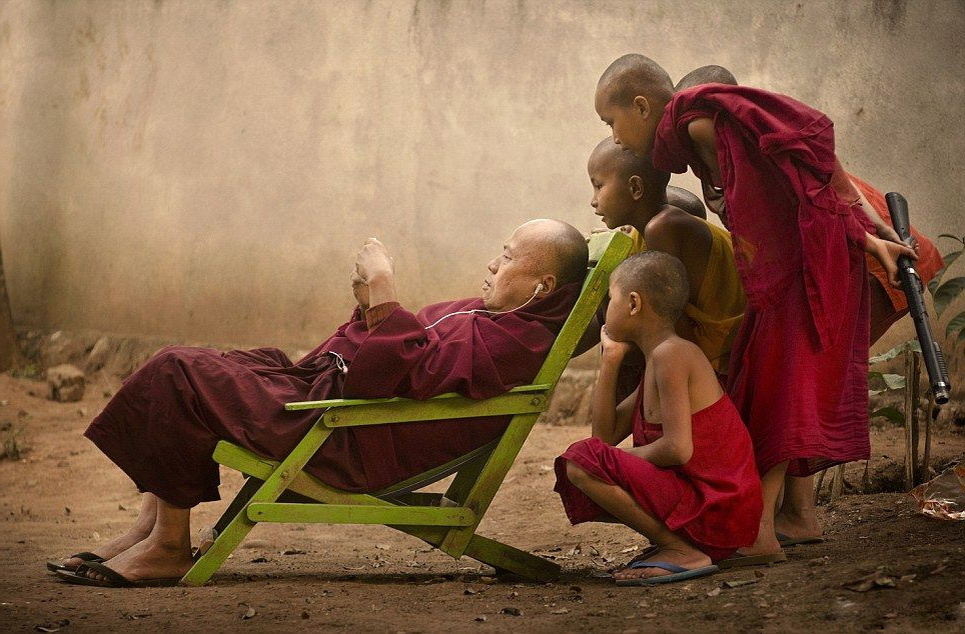 Учитель - это тот, в поле которого происходит ваша личная трансформация, преображение.