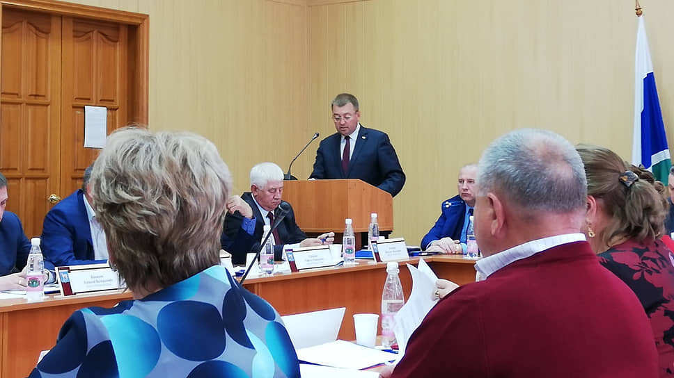 Глава Режевского муниципального округа Иван Карташов посередине.📷Фото: Официальный сайт Режевского муниципального округа