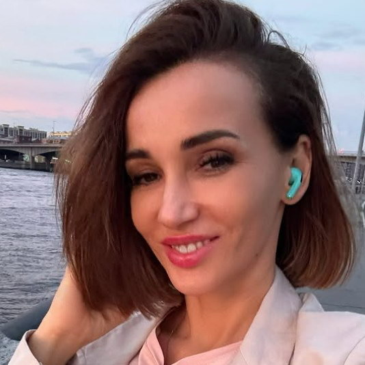     Анфиса Чехова вступила в партию