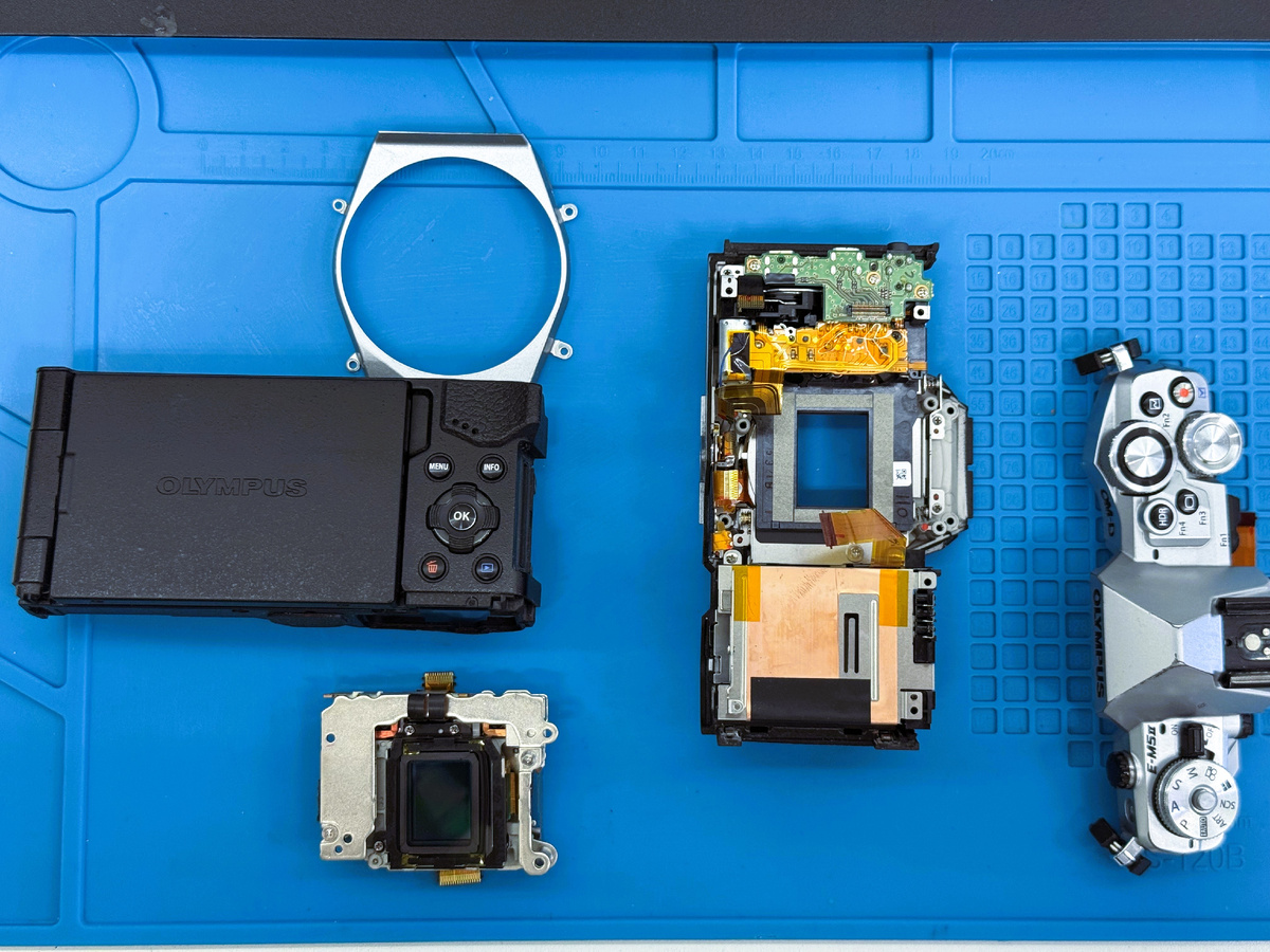 Olympus OM-D E-M5 Mark II разобран в Мастерской Мартынова