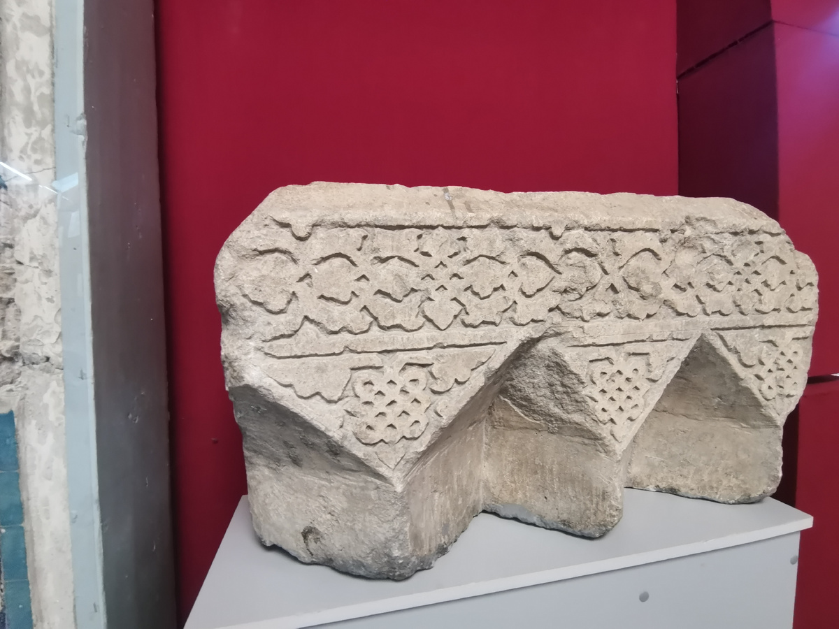 Архитектурные детали. Золотая Орда XIII - XIV вв. Саратовский областной музей краеведения. 