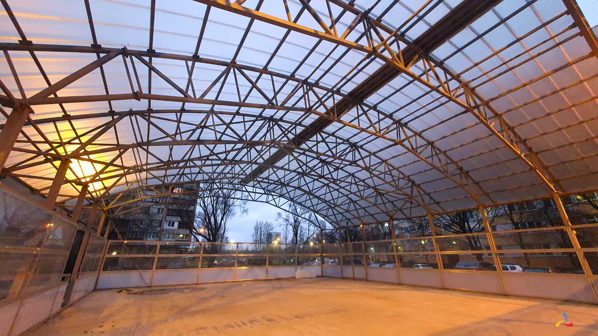 Спортивная площадка (каток) на улице Морской Пехоты в г.Санкт-Петербург. 