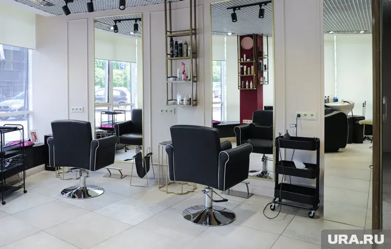 Самые востребованные специалисты среди пермяков – парикмахеры
Фото: Размик Закарян © URA.RU