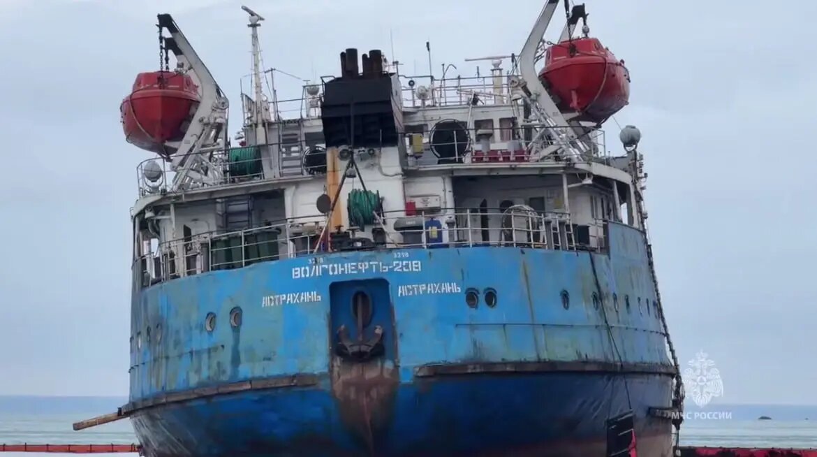    «Волгонефть-239». Фото: скриншот из видео пресс-службы МЧС РФ.