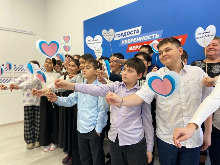    В День воссоединения с Крымом оренбургские школьники приняли участие в мастер-классе Марина Шарт
