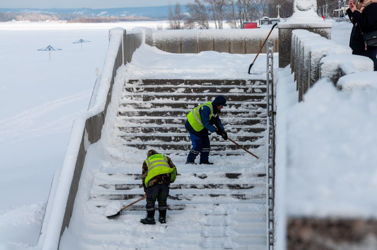 Снег надо срочно убирать с улиц.  Фото: Светлана Возмилова