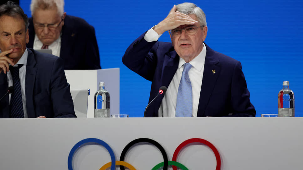 Томас Бах (справа) .📷Фото: Louisa Gouliamaki / Reuters