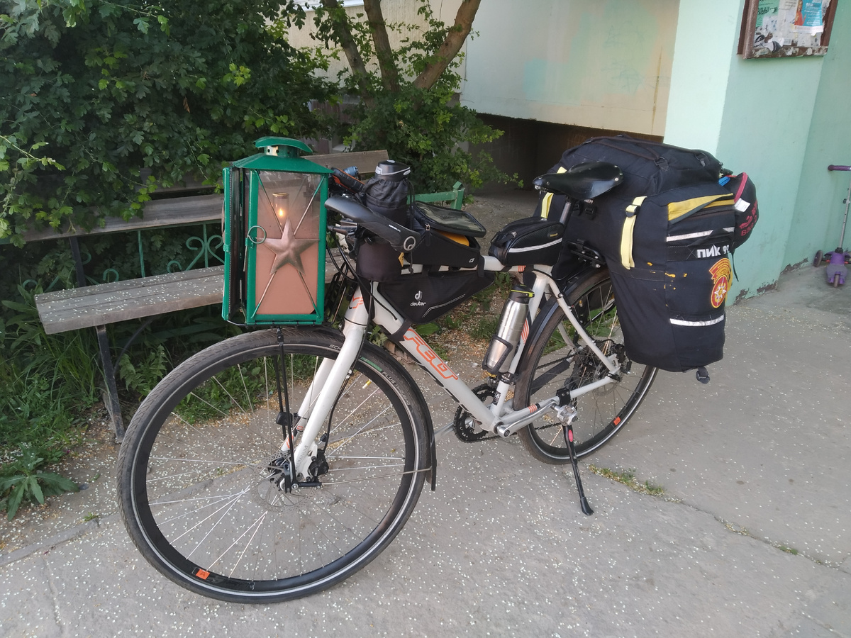 От подъезда своего дома рано утром