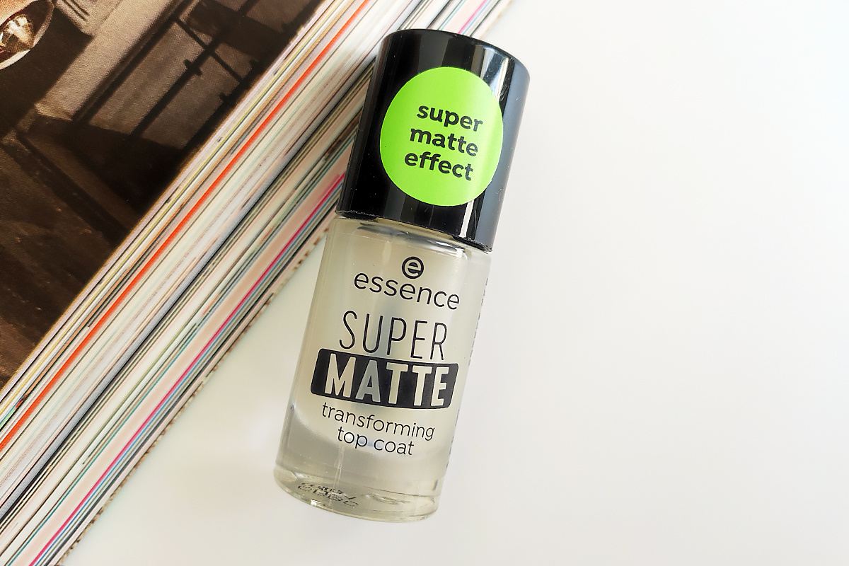 Матовый топ от Essence SUPER MATTE, с супер матовым эффектом.