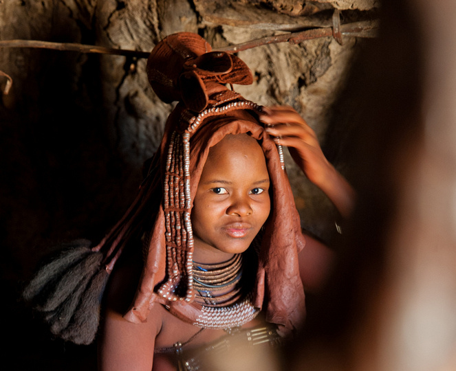 Незамужняя девушка из племени Химба
