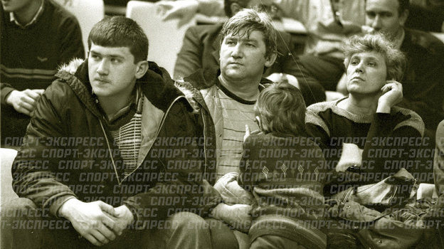 Татьяна и Михаил Овечкины с сыновьями Сергеем (слева) и Михаилом. 1988 год. Фото Александр Федоров, «СЭ»