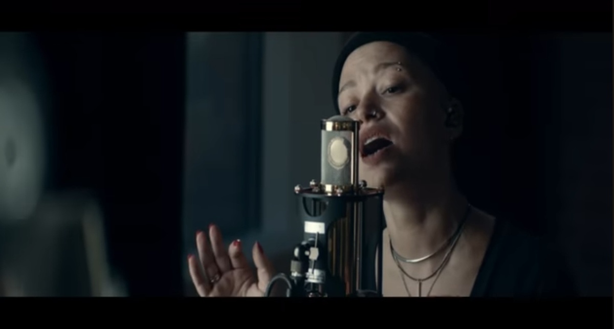 За переигрывание в пропускании шевчуковских смыслов сквозь себя отвечает Алëна Романова